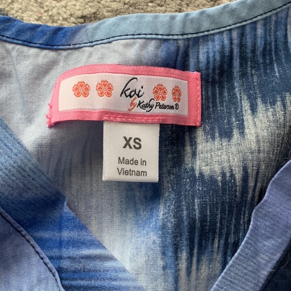 Blue Medical scrubs KOI by Kathy Peterson - Picture 5 of 5